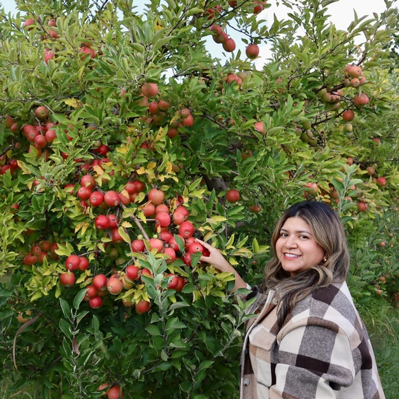 Meet your Posher, Paola - Picture 1 of 1